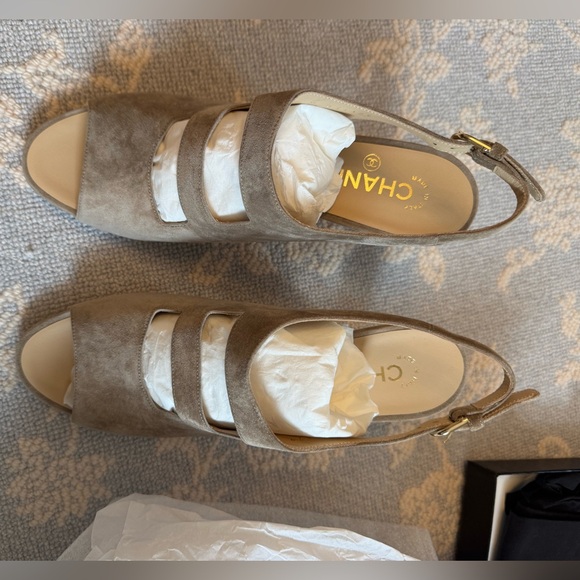 Chanel Interlocking CC Logo Suede Slingback Sandals, Size 42 - Picture 5 of 16